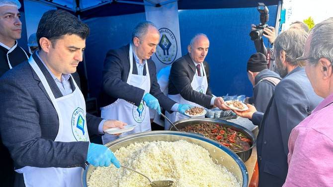 Rize'de bayramlaşma töreninde protokol ile vatandaşlar bir araya geldi 15