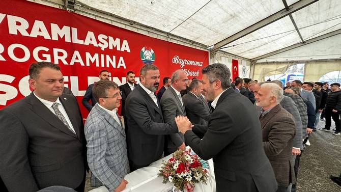 Rize'de bayramlaşma töreninde protokol ile vatandaşlar bir araya geldi 21