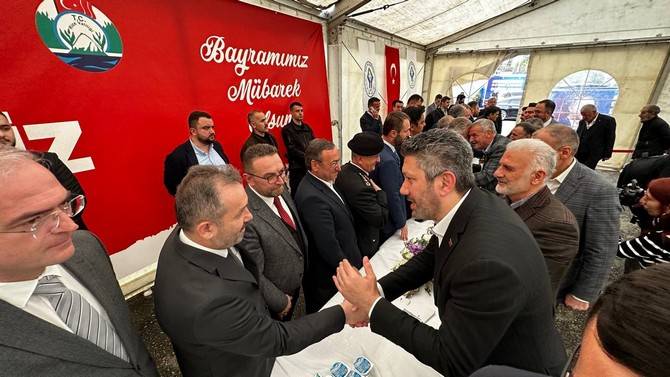 Rize'de bayramlaşma töreninde protokol ile vatandaşlar bir araya geldi 22