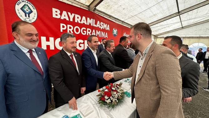 Rize'de bayramlaşma töreninde protokol ile vatandaşlar bir araya geldi 24