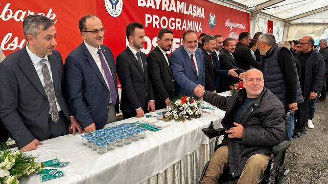 Rize'de bayramlaşma töreninde protokol ile vatandaşlar bir araya geldi 33