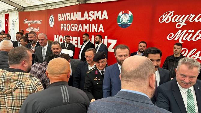 Rize'de bayramlaşma töreninde protokol ile vatandaşlar bir araya geldi 39