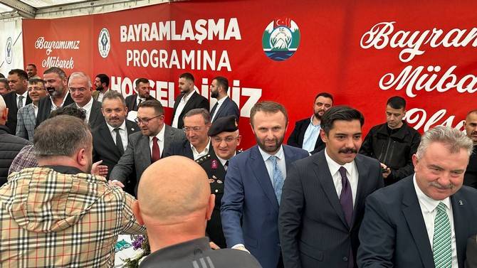 Rize'de bayramlaşma töreninde protokol ile vatandaşlar bir araya geldi 41