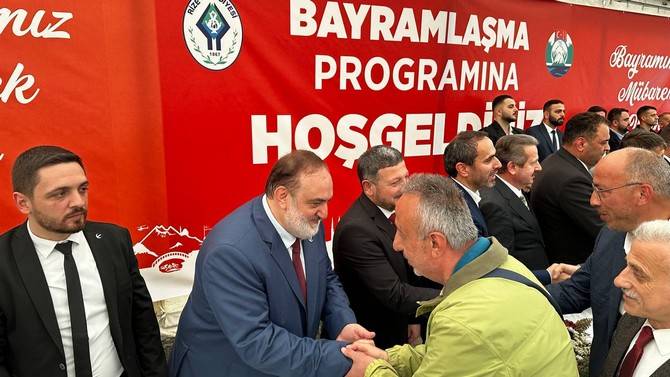 Rize'de bayramlaşma töreninde protokol ile vatandaşlar bir araya geldi 46