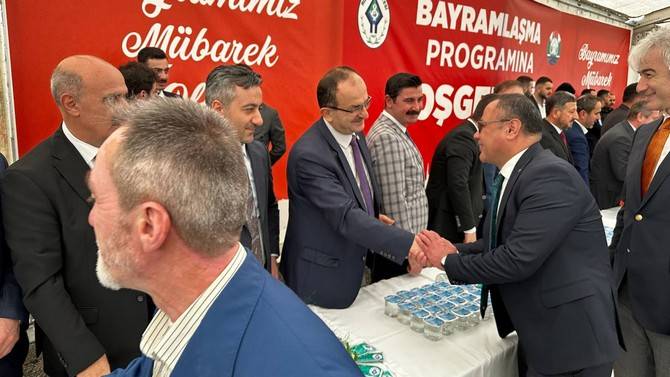 Rize'de bayramlaşma töreninde protokol ile vatandaşlar bir araya geldi 53