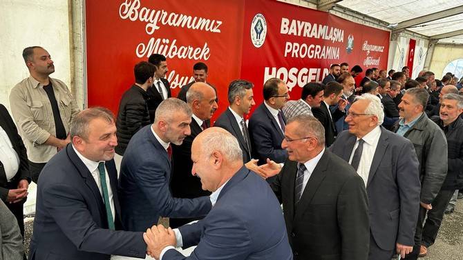 Rize'de bayramlaşma töreninde protokol ile vatandaşlar bir araya geldi 54