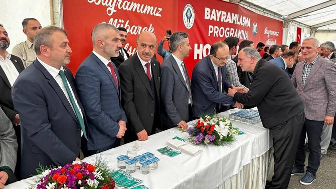 Rize'de bayramlaşma töreninde protokol ile vatandaşlar bir araya geldi 58