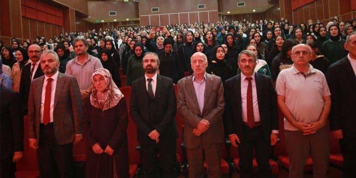 Rize Şehit Erhan Dural Kız Anadolu İmam Hatip Lisesinde "15 Temmuz Demokrasi ve Milli Birlik Günü" düzenlendi