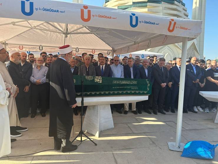 Cumhurbaşkanı Erdoğan’ın kuzeni Mehmet Mutlu son yolculuğuna uğurlandı 11