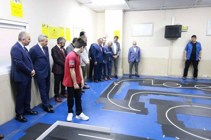 15. MEB Robot Yarışması Rize Şampiyonlarına Ödülleri Takdim Edildi 11