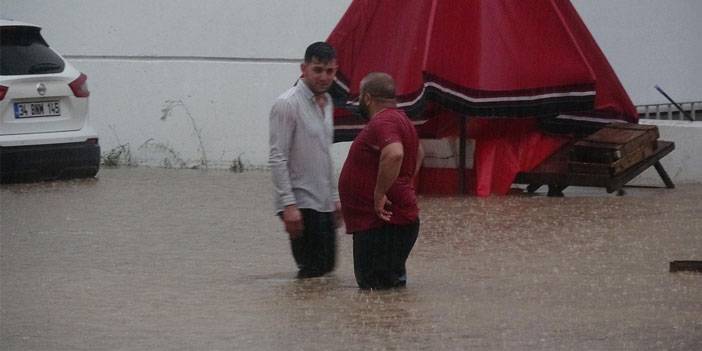 Trabzon’da sağanak; yollar göle döndü