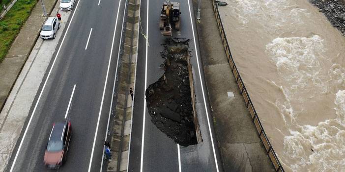 Rize’de yağışlar nedeniyle çöken yolda çalışma başlatıldı