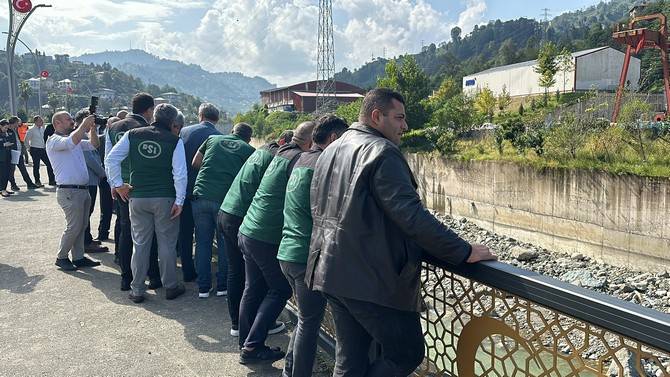 Rize'de Yağışlar Sonrası Yollar ve Derelerde İnceleme 2