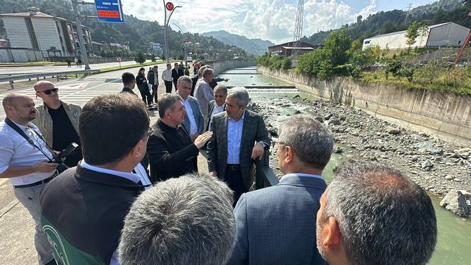 Rize'de Yağışlar Sonrası Yollar ve Derelerde İnceleme 3
