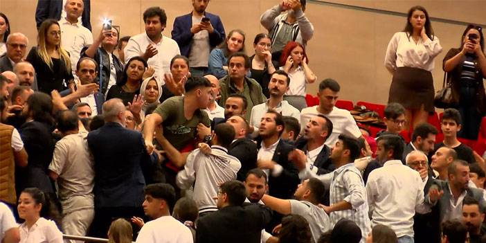 CHP İstanbul İl Kongresi'nde arbede