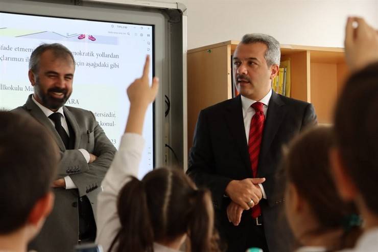 Rize Valisi Baydaş, Öğretmenler Odası Buluşması'nda 13