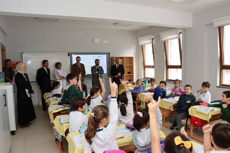 Rize Valisi Baydaş, Öğretmenler Odası Buluşması'nda 15