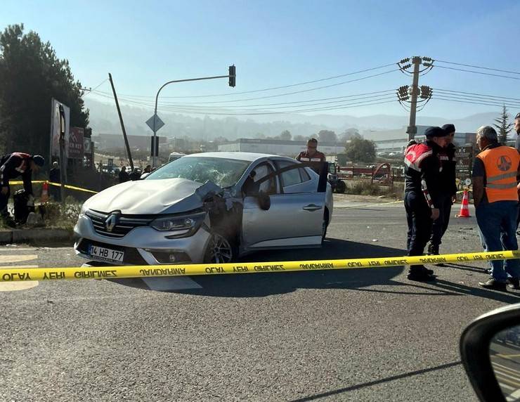 Otomobil ile Çarpışan Motosikletteki Çift, Öldü 2