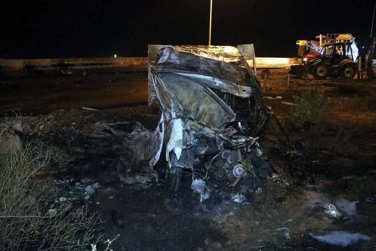 Gaziantep'te freni boşalan tankerin minibüs ve 2 iş makinesine çarpmasıyla yangın çıktı 3 ölü, 11 yaralı 6
