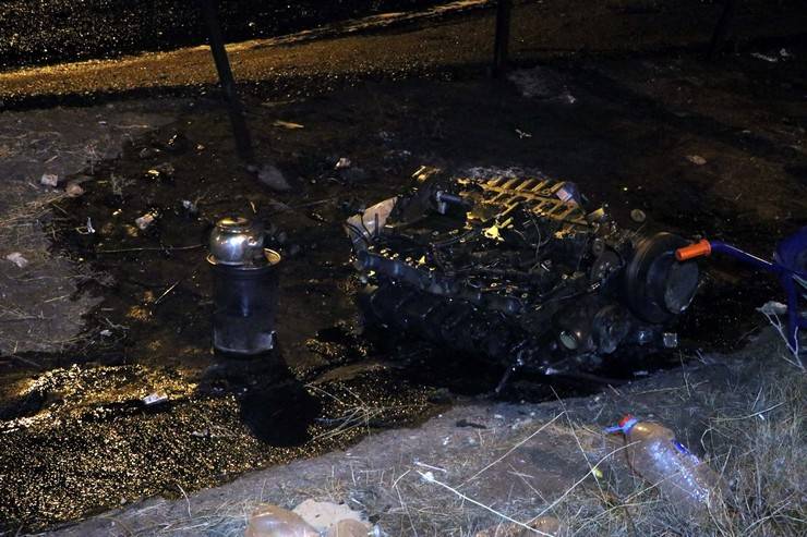 Gaziantep'te freni boşalan tankerin minibüs ve 2 iş makinesine çarpmasıyla yangın çıktı 3 ölü, 11 yaralı 7