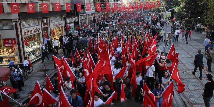 Rize'de Cumhuriyet'in 100. yılı kutlanıyor