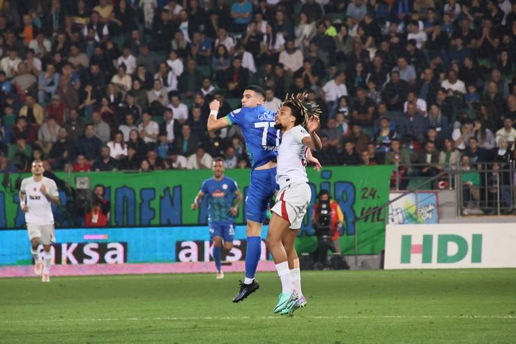 Çaykur Rizespor-Galatasaray maçından kareler 85