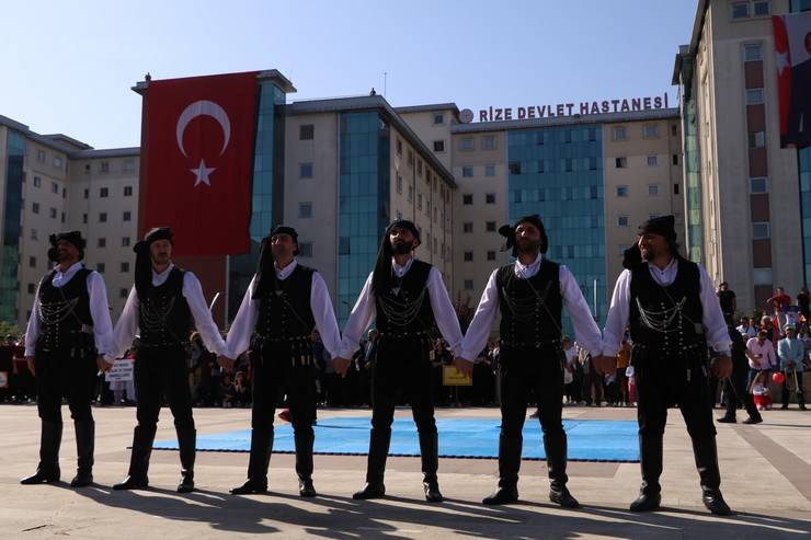 Rize'de Cumhuriyet'in 100. yıl dönümü coşku ile kutlandı 100