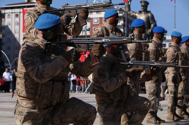 Rize'de Cumhuriyet'in 100. yıl dönümü coşku ile kutlandı 102