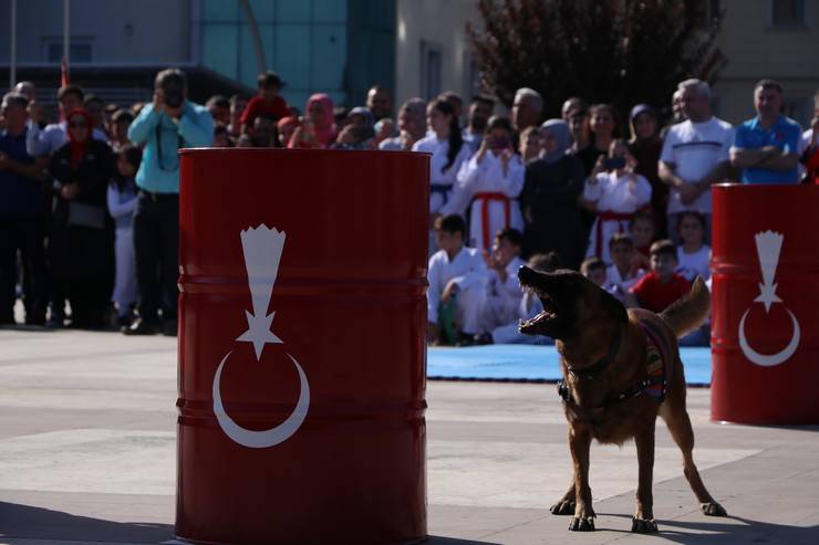 Rize'de Cumhuriyet'in 100. yıl dönümü coşku ile kutlandı 103