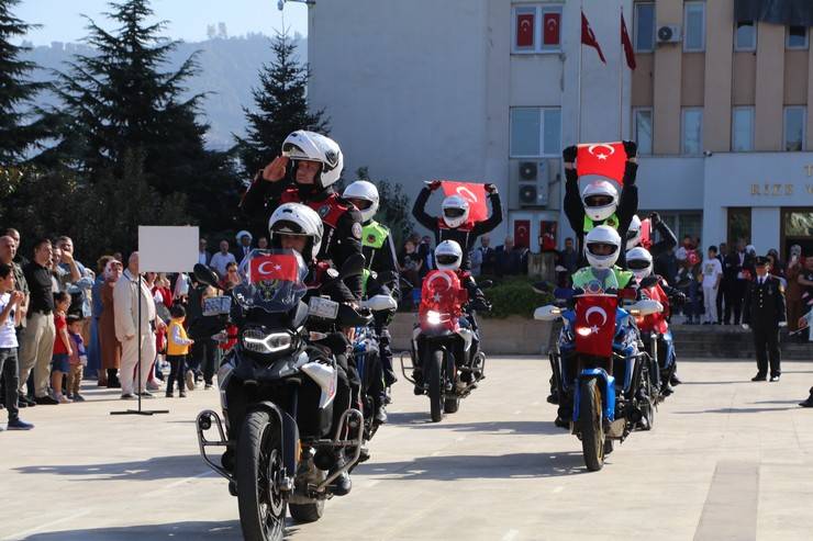 Rize'de Cumhuriyet'in 100. yıl dönümü coşku ile kutlandı 107