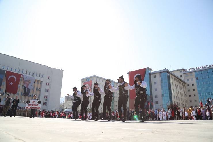 Rize'de Cumhuriyet'in 100. yıl dönümü coşku ile kutlandı 18