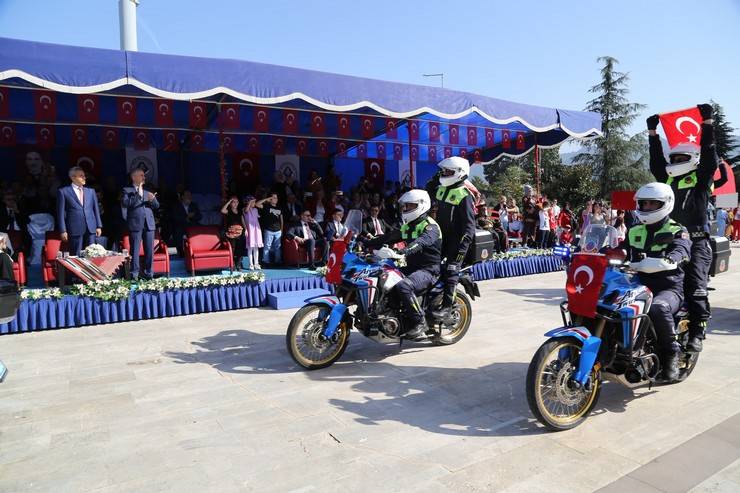 Rize'de Cumhuriyet'in 100. yıl dönümü coşku ile kutlandı 26