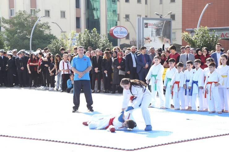 Rize'de Cumhuriyet'in 100. yıl dönümü coşku ile kutlandı 30