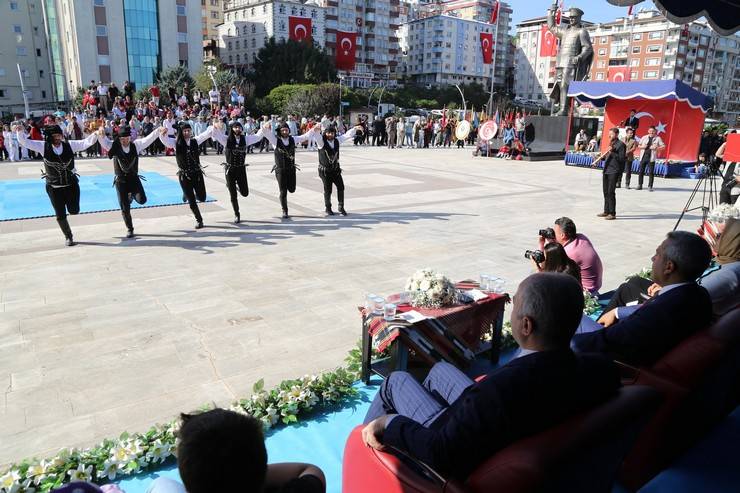 Rize'de Cumhuriyet'in 100. yıl dönümü coşku ile kutlandı 68
