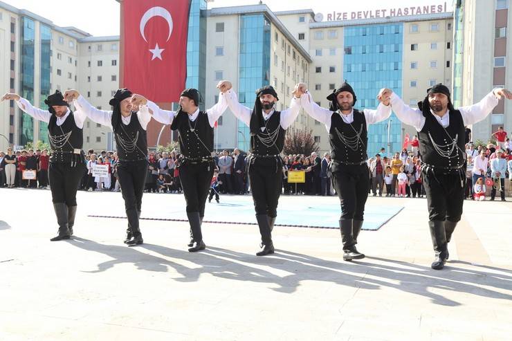 Rize'de Cumhuriyet'in 100. yıl dönümü coşku ile kutlandı 74