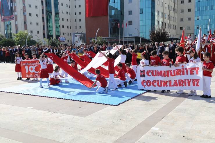 Rize'de Cumhuriyet'in 100. yıl dönümü coşku ile kutlandı 77