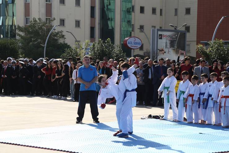 Rize'de Cumhuriyet'in 100. yıl dönümü coşku ile kutlandı 90