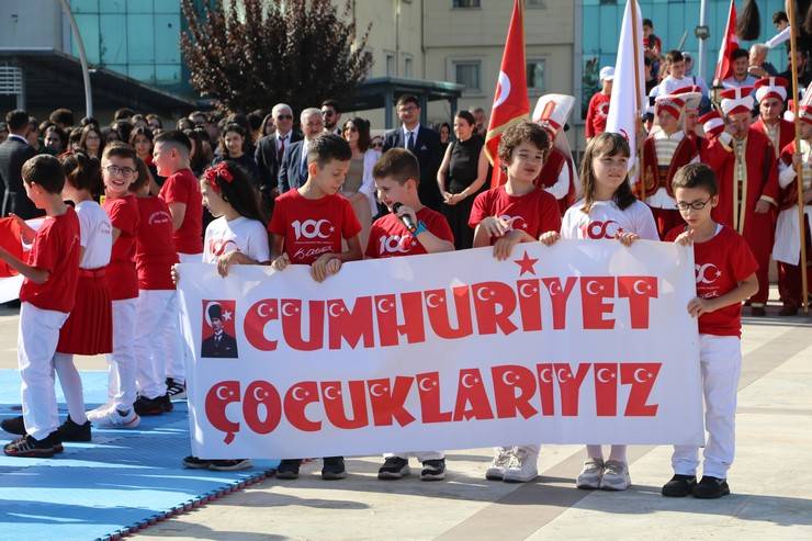 Rize'de Cumhuriyet'in 100. yıl dönümü coşku ile kutlandı 95