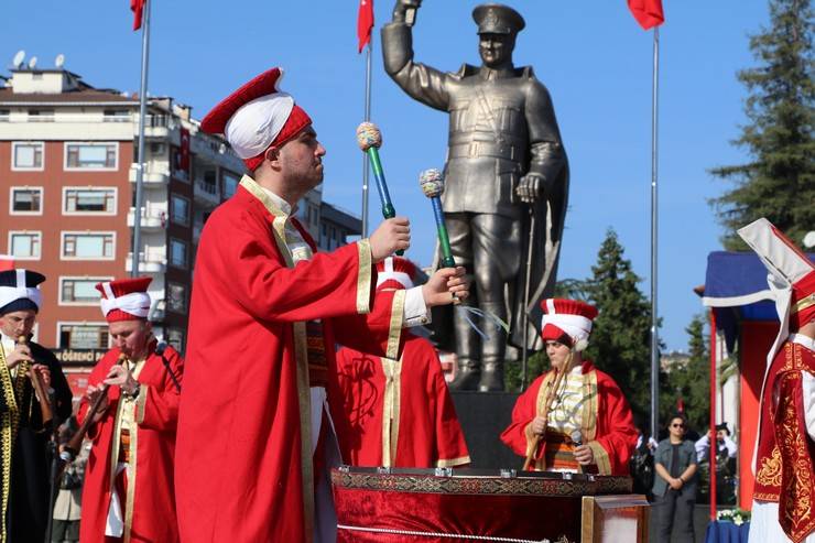 Rize'de Cumhuriyet'in 100. yıl dönümü coşku ile kutlandı 98