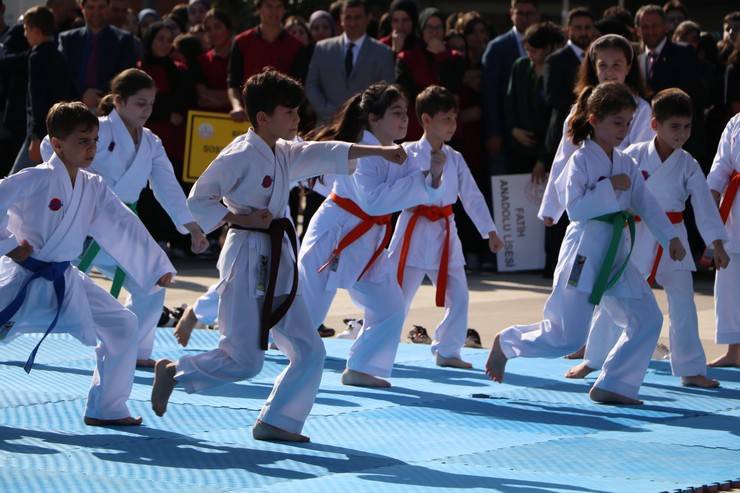 Rize'de Cumhuriyet'in 100. yıl dönümü coşku ile kutlandı 99