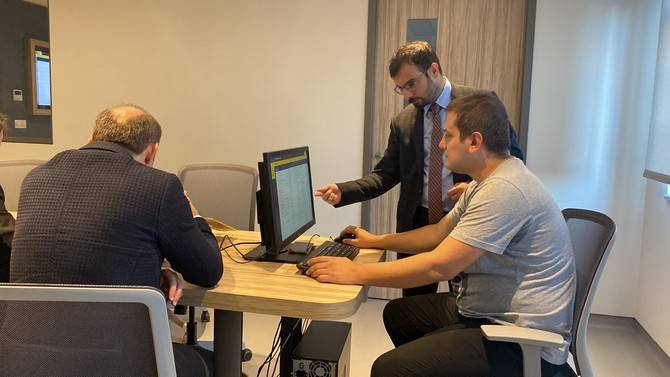 Yanlış tanı konulan çocuğundan esinlendi, ‘nadir hastalıklara’ yazılım geliştirdi 4