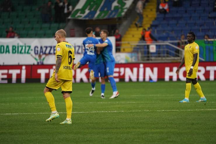 Çaykur Rizespor - İstanbulspor maçından kareler 15