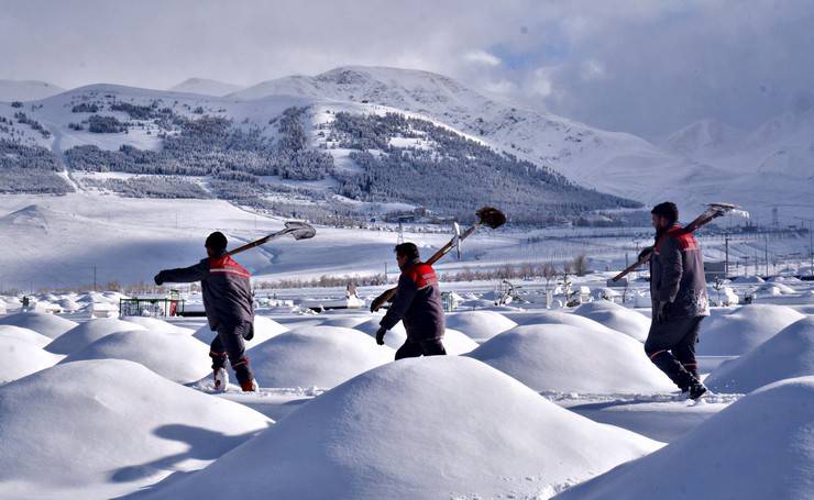 Erzurum'da kışlık bin mezar kazıldı 1