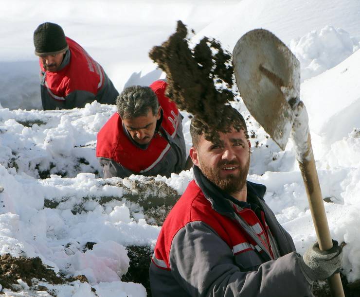 Erzurum'da kışlık bin mezar kazıldı 11