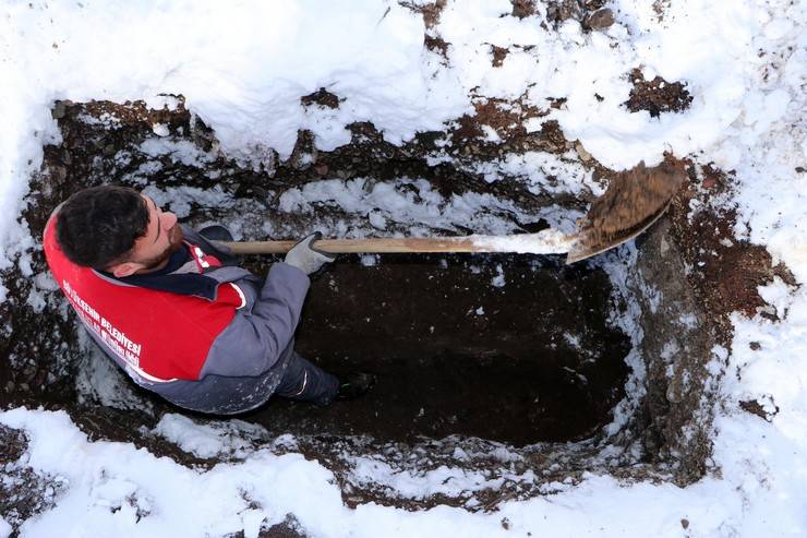 Erzurum'da kışlık bin mezar kazıldı 12