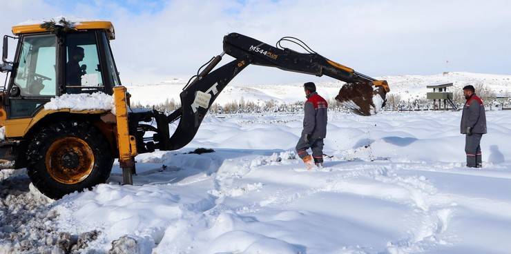 Erzurum'da kışlık bin mezar kazıldı 14