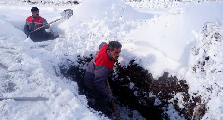 Erzurum'da kışlık bin mezar kazıldı 3