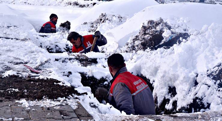 Erzurum'da kışlık bin mezar kazıldı 6