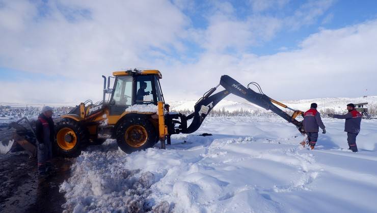 Erzurum'da kışlık bin mezar kazıldı 8