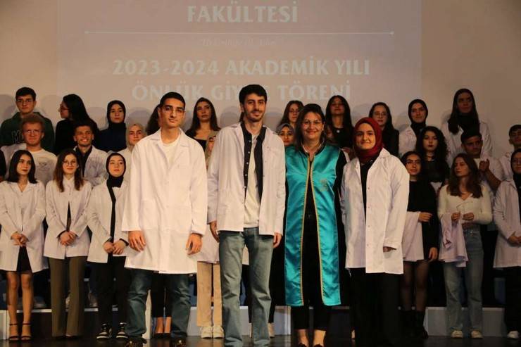 RTEÜ Diş Hekimliği Fakültesi Öğrencileri Önlüklerini Giydi 12